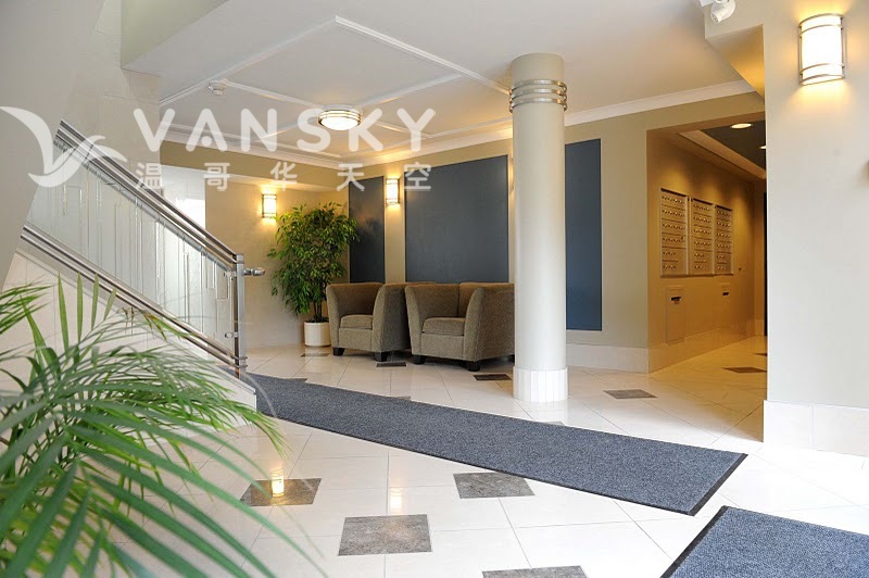 250508122715_TheHolliesLobby web.jpg